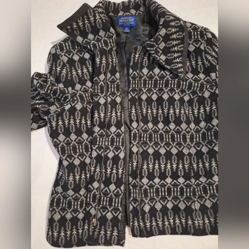 PENDLETON  VIRGIN WOOL Black and Gray Patterned Blazer